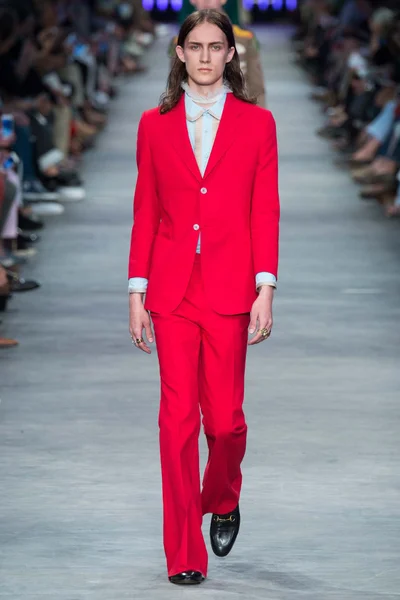 Look 37